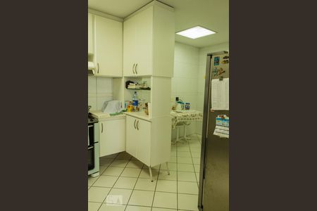 Casa de condomínio para alugar com 400m², 4 quartos e 4 vagas Casa de condomínio para alugar com 400m², 4 quartos e 4 vagasCozinha