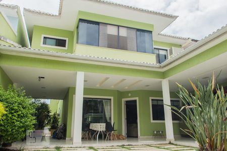 Casa de condomínio para alugar com 400m², 4 quartos e 4 vagas Casa de condomínio para alugar com 400m², 4 quartos e 4 vagasEntrada