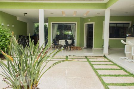 Casa de condomínio para alugar com 400m², 4 quartos e 4 vagas Casa de condomínio para alugar com 400m², 4 quartos e 4 vagasEntrada