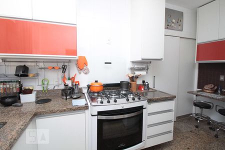 Apartamento à venda com 190m², 4 quartos e 4 vagas Apartamento à venda com 190m², 4 quartos e 4 vagasCozinha
