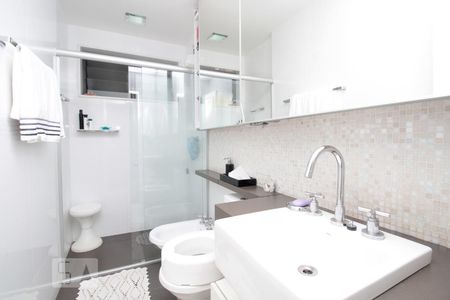 Apartamento à venda com 190m², 4 quartos e 4 vagas Apartamento à venda com 190m², 4 quartos e 4 vagasBanheiro