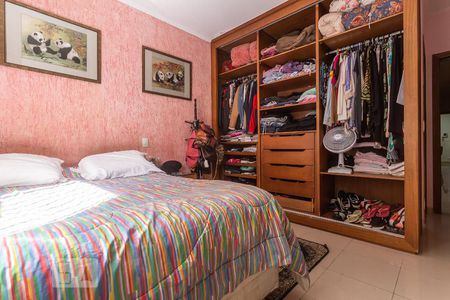 Casa à venda com 366m², 6 quartos e 5 vagasQuarto 4