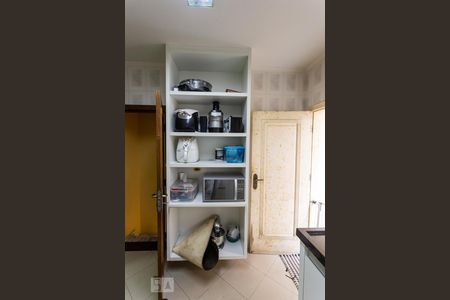 Casa à venda com 366m², 6 quartos e 5 vagasCozinha - Armários