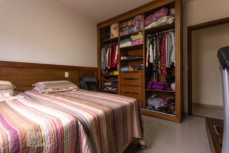 Casa à venda com 366m², 6 quartos e 5 vagasQuarto 2 - Armários