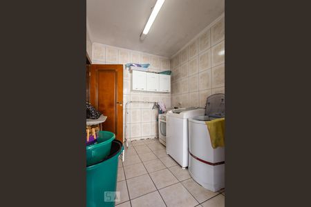 Casa à venda com 366m², 6 quartos e 5 vagasLavanderia