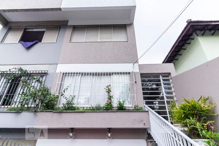 Casa à venda com 150m², 3 quartos e 3 vagas Casa à venda com 150m², 3 quartos e 3 vagasFachada