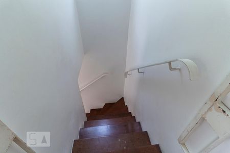 Casa à venda com 150m², 3 quartos e 3 vagas Casa à venda com 150m², 3 quartos e 3 vagasEscada