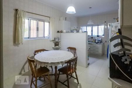 Casa à venda com 200m², 3 quartos e 2 vagasCozinha