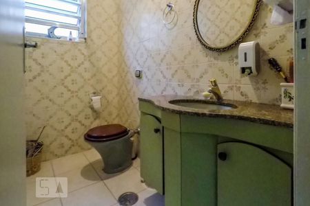 Casa à venda com 200m², 3 quartos e 2 vagasBanheiro