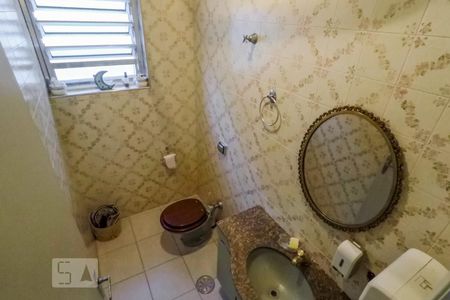 Casa à venda com 200m², 3 quartos e 2 vagasBanheiro