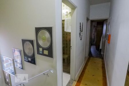 Casa à venda com 200m², 3 quartos e 2 vagasCorredor