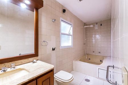 Apartamento à venda com 130m², 2 quartos e sem vaga Apartamento à venda com 130m², 2 quartos e sem vagaBanheiro Suíte