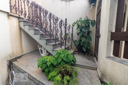 Casa à venda com 354m², 4 quartos e 6 vagasEscada