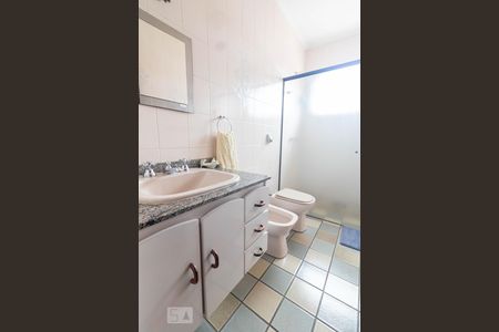 Casa à venda com 354m², 4 quartos e 6 vagasBanheiro