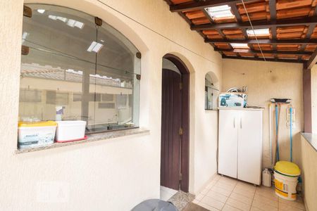 Casa à venda com 354m², 4 quartos e 6 vagasVaranda - área de serviço