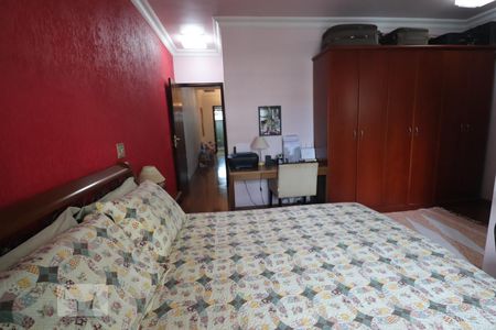 Casa à venda com 233m², 3 quartos e 5 vagasSuíte 2