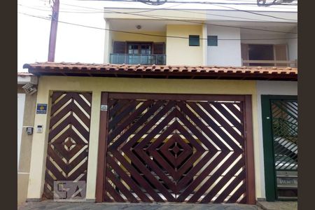 Casa à venda com 233m², 3 quartos e 5 vagas Casa à venda com 233m², 3 quartos e 5 vagasFachada