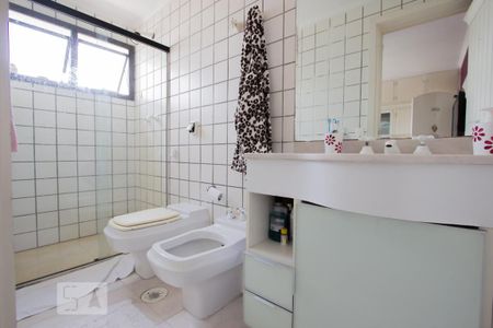 Apartamento à venda com 380m², 3 quartos e 4 vagas Apartamento à venda com 380m², 3 quartos e 4 vagasSuíte 1 - Banheiro