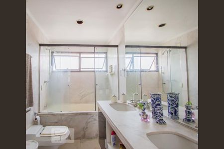 Apartamento à venda com 380m², 3 quartos e 4 vagas Apartamento à venda com 380m², 3 quartos e 4 vagasBanheiro suíte 2