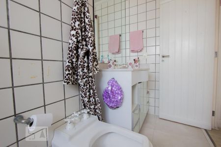 Apartamento à venda com 380m², 3 quartos e 4 vagas Apartamento à venda com 380m², 3 quartos e 4 vagasSuíte 1 - Banheiro