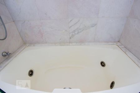 Apartamento à venda com 380m², 3 quartos e 4 vagas Apartamento à venda com 380m², 3 quartos e 4 vagasBanheiro suíte 2 - Banheira