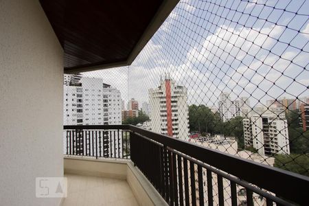 Apartamento à venda com 380m², 3 quartos e 4 vagas Apartamento à venda com 380m², 3 quartos e 4 vagasVaranda 2