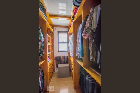 Apartamento à venda com 380m², 3 quartos e 4 vagas Apartamento à venda com 380m², 3 quartos e 4 vagasSuíte 2 closet