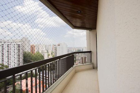 Apartamento à venda com 380m², 3 quartos e 4 vagas Apartamento à venda com 380m², 3 quartos e 4 vagasVaranda 2