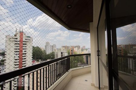 Apartamento à venda com 380m², 3 quartos e 4 vagas Apartamento à venda com 380m², 3 quartos e 4 vagasVaranda 2