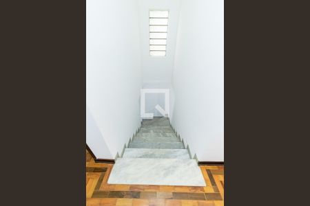 Casa à venda com 205m², 4 quartos e 2 vagas Casa à venda com 205m², 4 quartos e 2 vagasCorredor