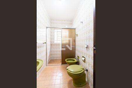 Casa à venda com 205m², 4 quartos e 2 vagas Casa à venda com 205m², 4 quartos e 2 vagasBanheiro da Suíte