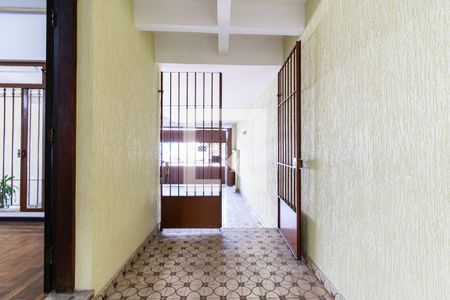 Casa à venda com 205m², 4 quartos e 2 vagas Casa à venda com 205m², 4 quartos e 2 vagasHall