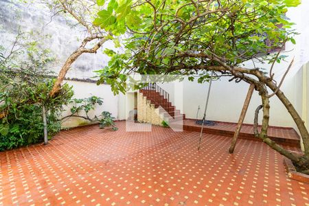 Casa à venda com 205m², 4 quartos e 2 vagas Casa à venda com 205m², 4 quartos e 2 vagasQuintal