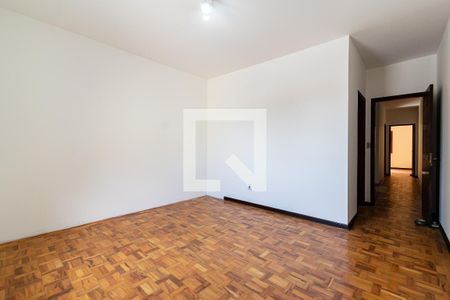 Casa à venda com 205m², 4 quartos e 2 vagas Casa à venda com 205m², 4 quartos e 2 vagasSuíte