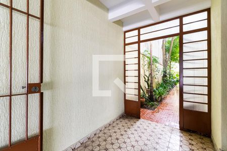 Casa à venda com 205m², 4 quartos e 2 vagas Casa à venda com 205m², 4 quartos e 2 vagasHall