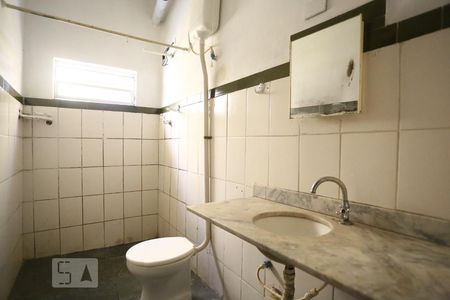 Banheiro de casa para alugar com 1 quarto, 40m² em Jardim Roberto, Osasco