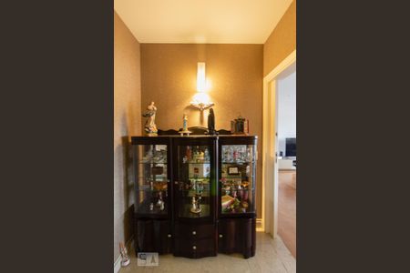 Apartamento à venda com 178m², 4 quartos e 3 vagas Apartamento à venda com 178m², 4 quartos e 3 vagasHall de Entrada