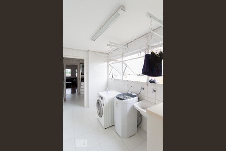 Apartamento à venda com 178m², 4 quartos e 3 vagas Apartamento à venda com 178m², 4 quartos e 3 vagasÁrea de Serviço