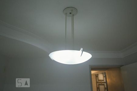 Casa de condomínio para alugar com 170m², 3 quartos e 2 vagas Casa de condomínio para alugar com 170m², 3 quartos e 2 vagasDetalhe da Cozinha - Luminária