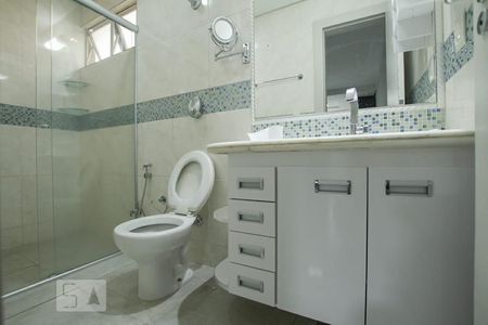 Casa de condomínio para alugar com 170m², 3 quartos e 2 vagas Casa de condomínio para alugar com 170m², 3 quartos e 2 vagasBanheiro da Suíte 2
