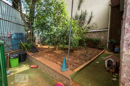Casa à venda com 385m², 4 quartos e 5 vagas Casa à venda com 385m², 4 quartos e 5 vagasQuintal