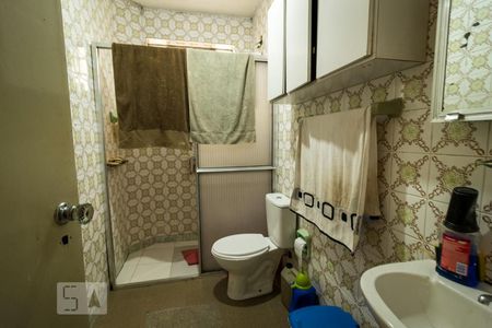 Casa à venda com 385m², 4 quartos e 5 vagas Casa à venda com 385m², 4 quartos e 5 vagasBanheiro de Serviço