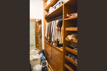 Apartamento à venda com 185m², 4 quartos e 3 vagas Apartamento à venda com 185m², 4 quartos e 3 vagasCloset do quarto 1