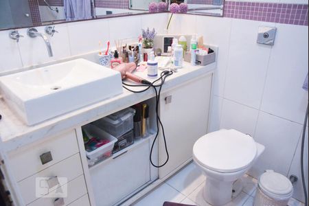 Apartamento à venda com 185m², 4 quartos e 3 vagas Apartamento à venda com 185m², 4 quartos e 3 vagasBanheiro da Suíte