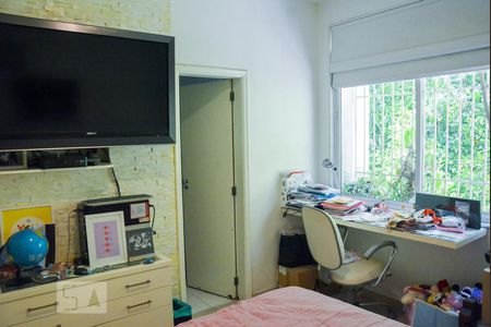 Apartamento à venda com 185m², 4 quartos e 3 vagas Apartamento à venda com 185m², 4 quartos e 3 vagasQuarto 1 - Suíte