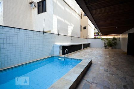 Apartamento à venda com 385m², 4 quartos e 5 vagas Apartamento à venda com 385m², 4 quartos e 5 vagasÁrea comum - Piscina