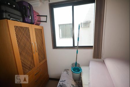 Apartamento à venda com 385m², 4 quartos e 5 vagas Apartamento à venda com 385m², 4 quartos e 5 vagasQuarto de Serviço