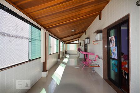 Apartamento à venda com 385m², 4 quartos e 5 vagas Apartamento à venda com 385m², 4 quartos e 5 vagasVaranda dos Fundos (acesso Suíte 2 e Quarto 3)