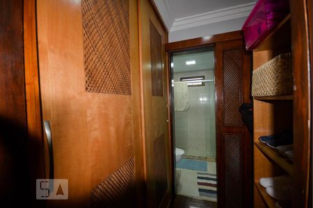 Apartamento à venda com 385m², 4 quartos e 5 vagas Apartamento à venda com 385m², 4 quartos e 5 vagasCloset