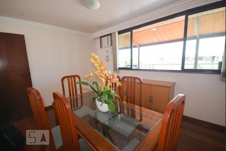 Apartamento à venda com 385m², 4 quartos e 5 vagas Apartamento à venda com 385m², 4 quartos e 5 vagasCozinha